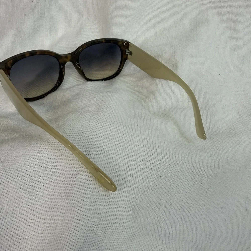 Foster Grant Tortoise Shell Fashion Sunglasses UV Protection Gradient Smoke Lens